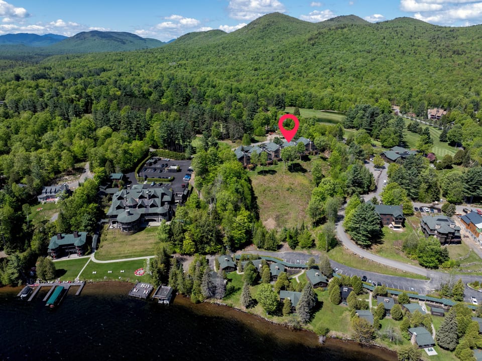We are very close the lake and marked in red, on this photo!
