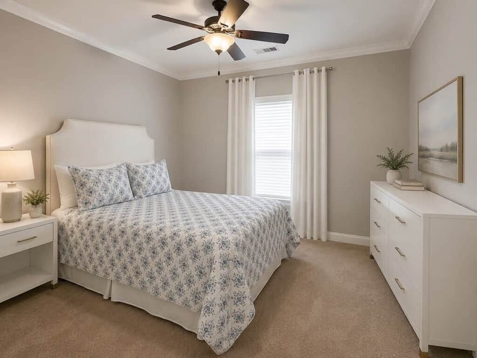 Single Queen Bedroom