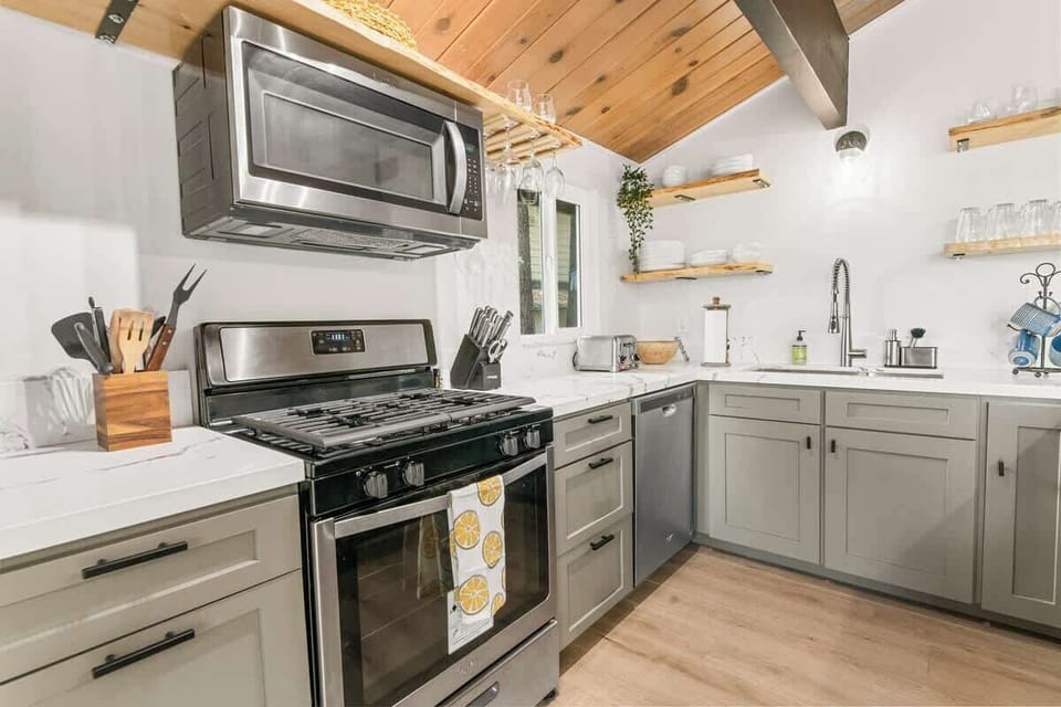 fully equipped kitchen with open shelving