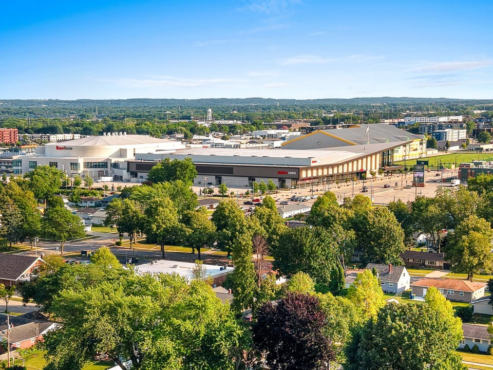 Leafy neighborhood views with easy access to nearby entertainment