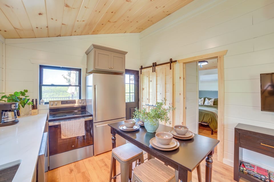 Eat-In Kitchen