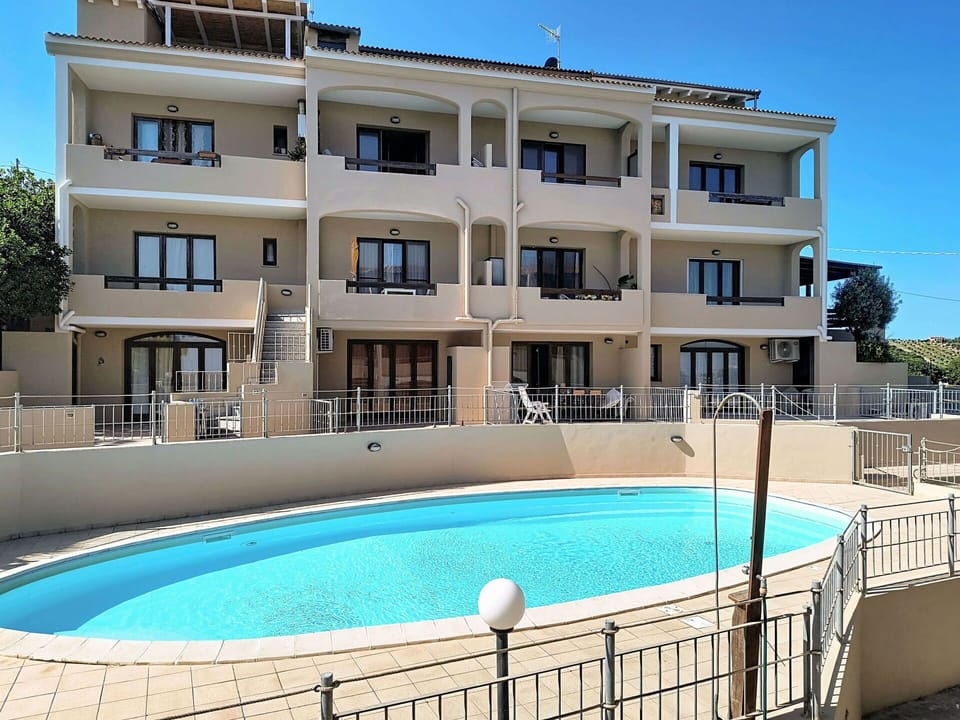 Swimming Pool, Balcony, Apartment, Resort, Estate, Villa, Hotel, Hacienda, Resort Town, Courtyard
