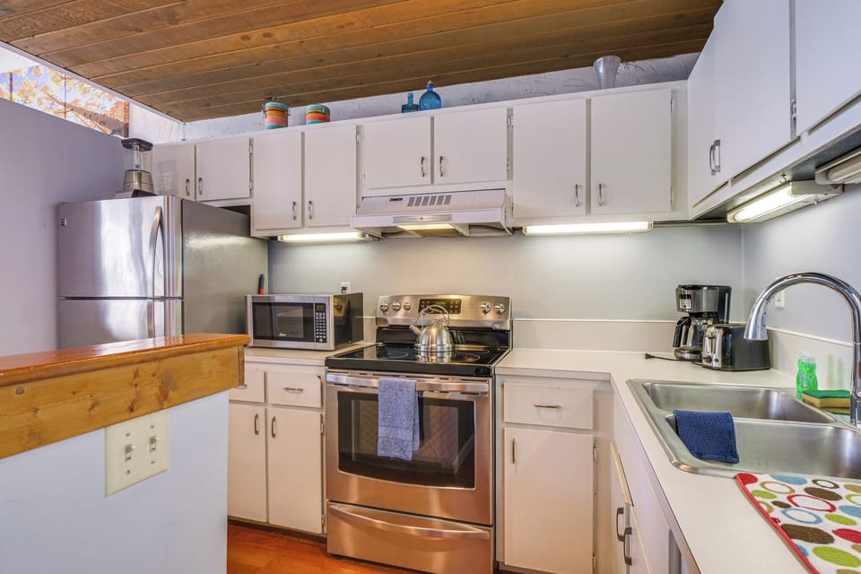 Kitchen and appliances