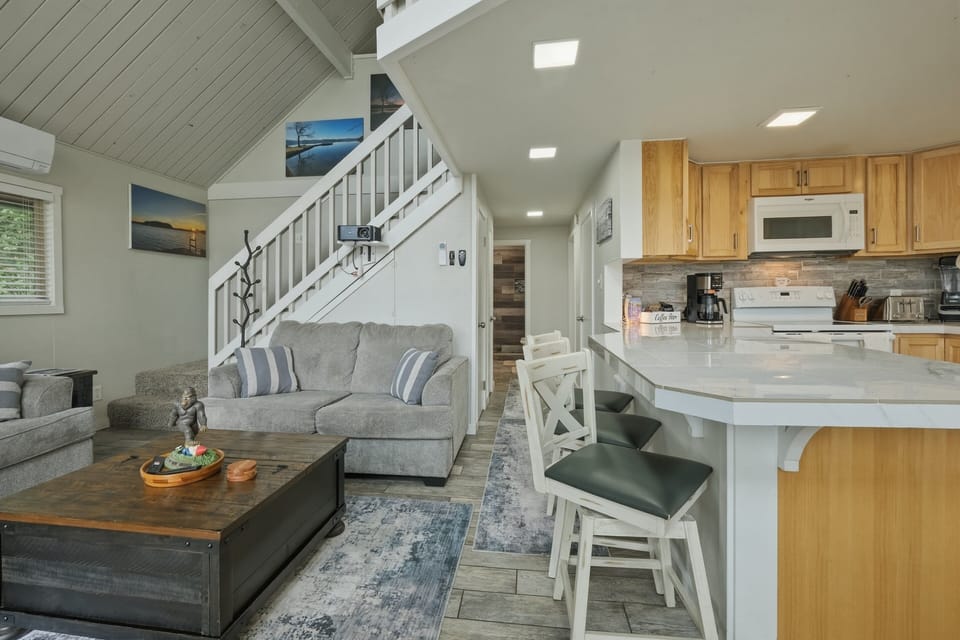Indoors, Furniture, Living Room, Table, House