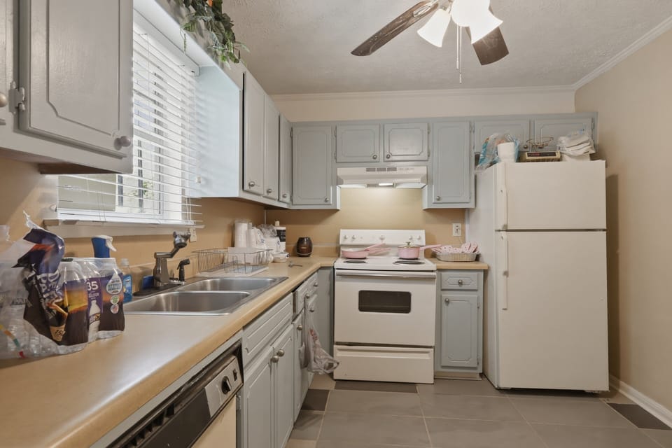 Appliance, Refrigerator, Indoors, Kitchen, Sink