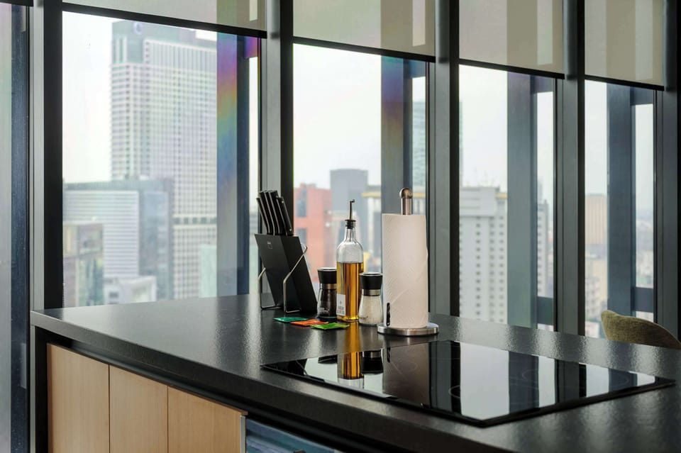 Modern, fully equipped kitchen featuring an induction cooktop, perfect for preparing meals during your stay.