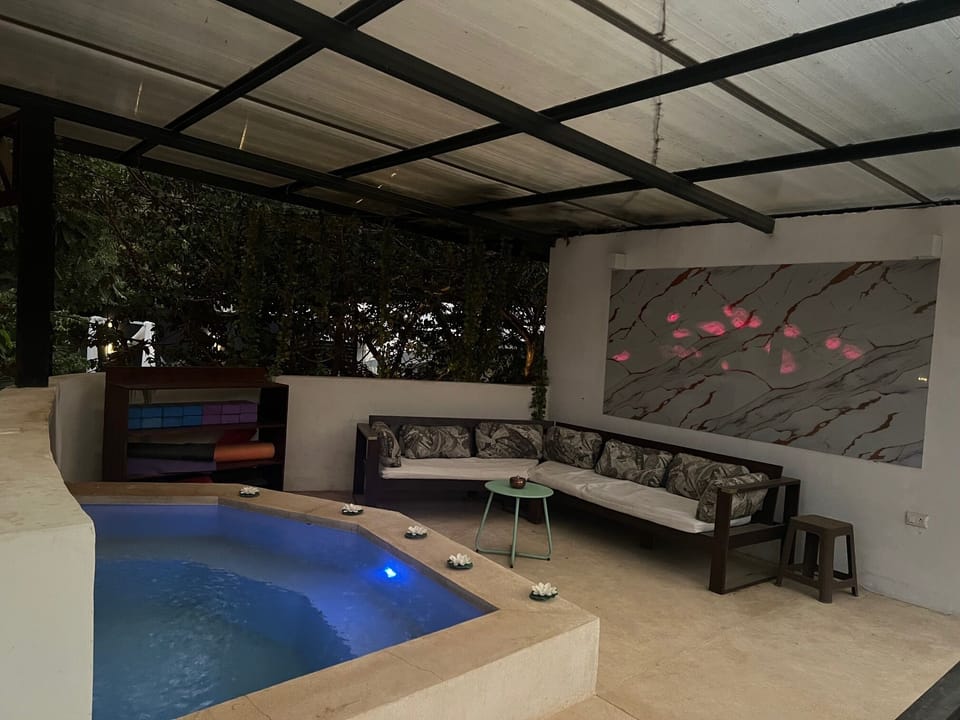 Indoor spa tub
