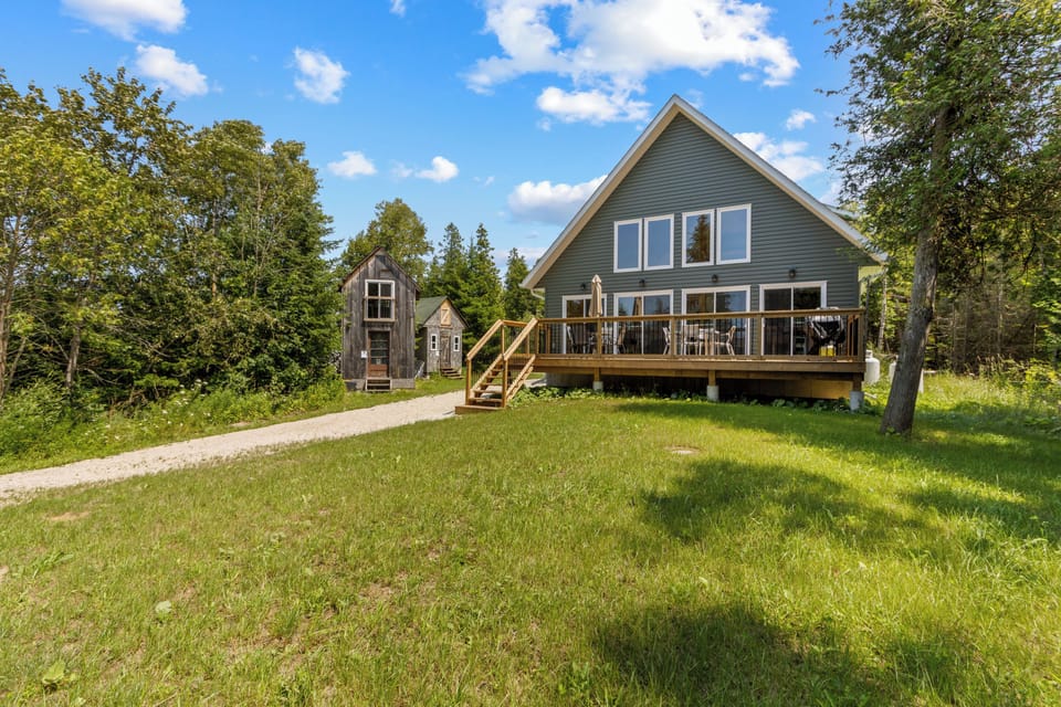 Welcome to Toasty Lane, your peaceful retreat in the heart of Miller Lake.