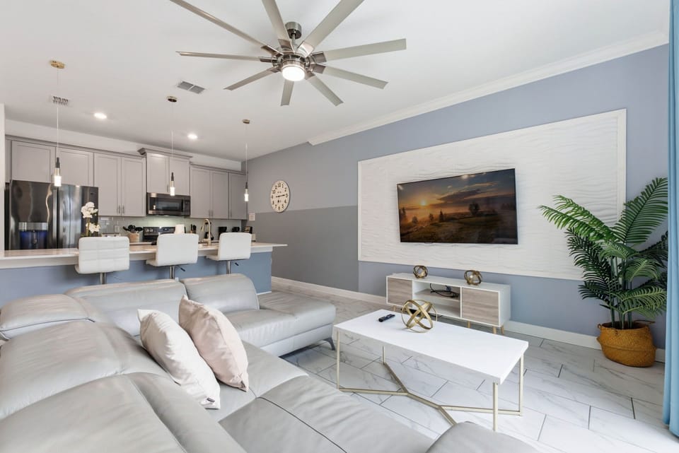 Spacious Living room