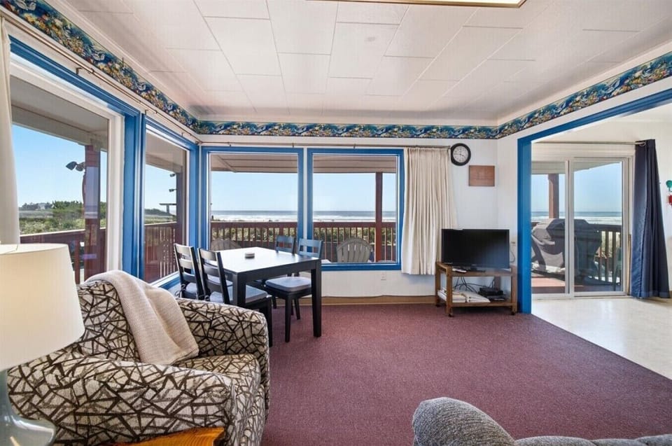 Living and indoor dining area, panoramic ocean views