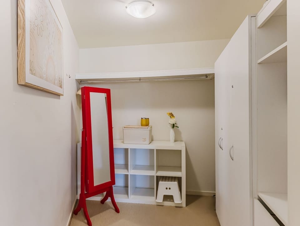 Walk in wardrobe & dressing area