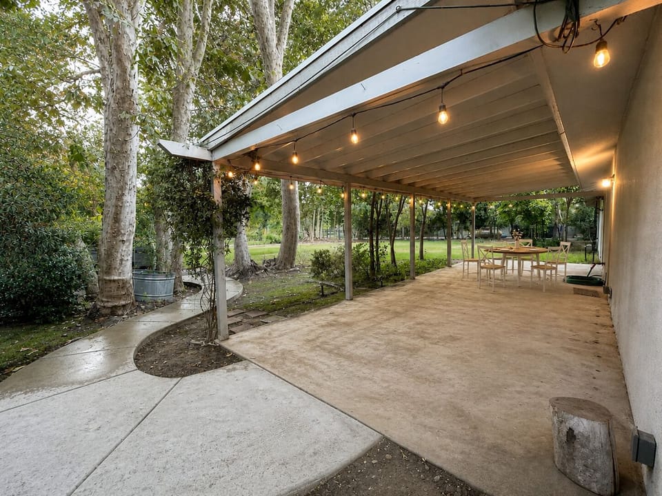 Outdoor dining