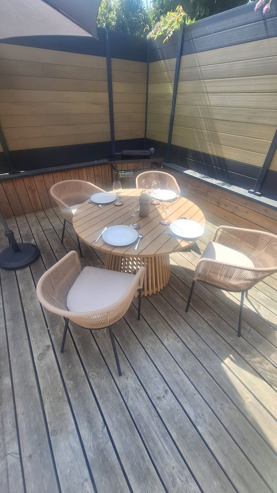 Outdoor dining