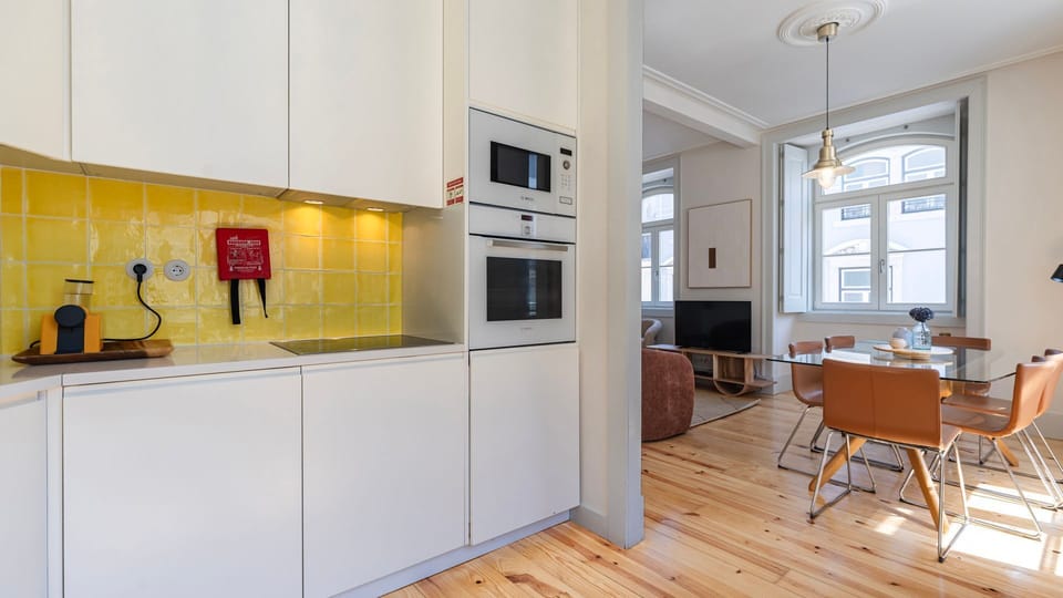 Modern, fully equipped kitchenette with everything you need to prepare your favourite meals.
#FullyEquipped #HomeCooking #ModernKitchen #Portugal #Lisbon