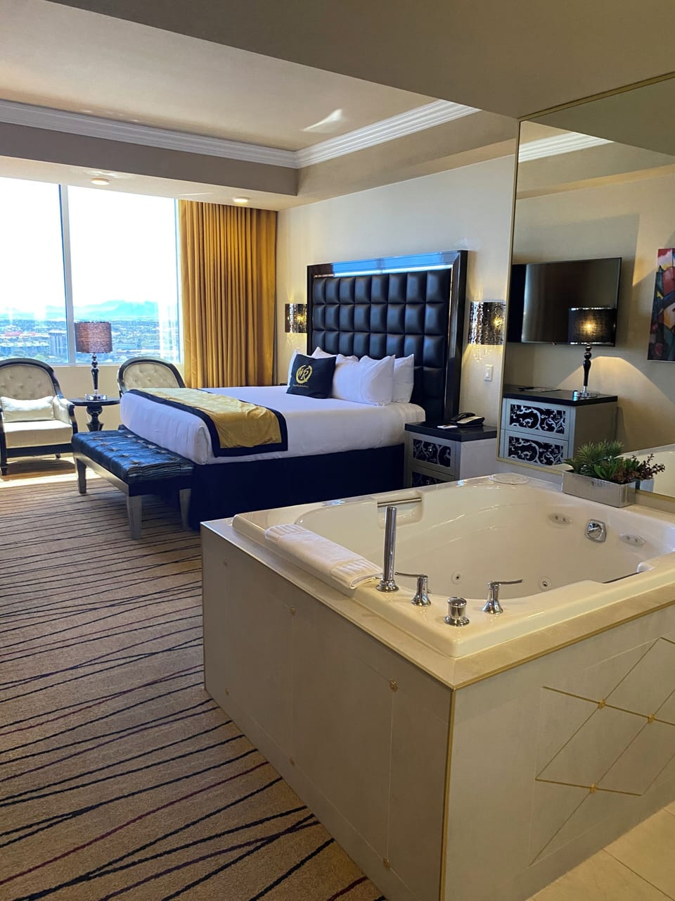 King with whirlpool tub