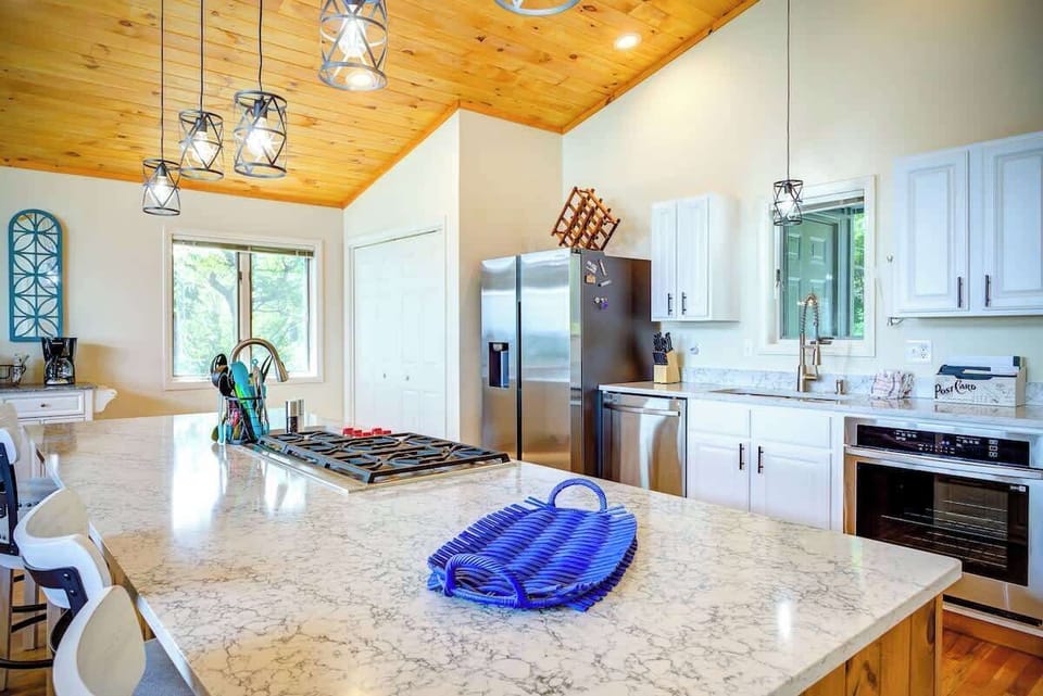 Island with Gas Cooktop