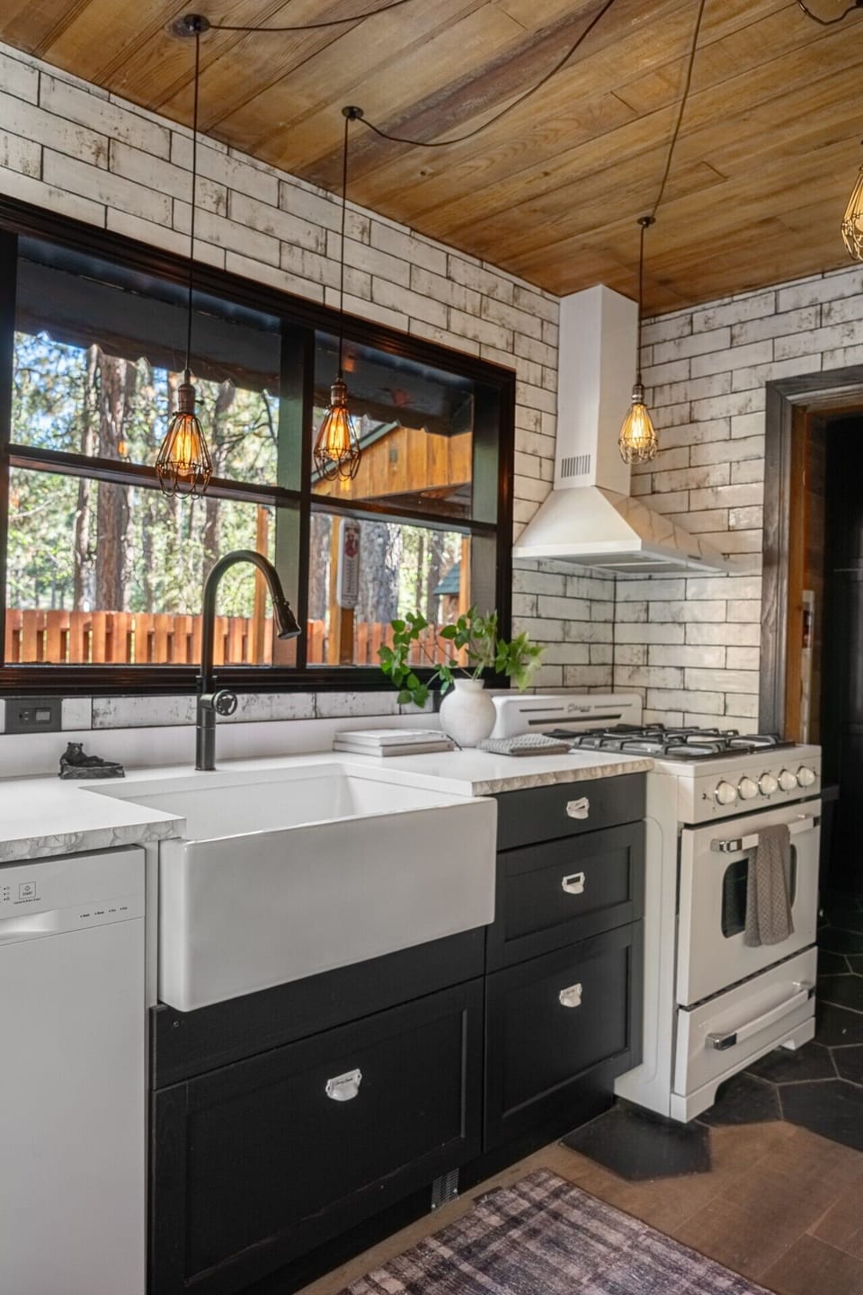 Jaybird Kitchen Very Bright