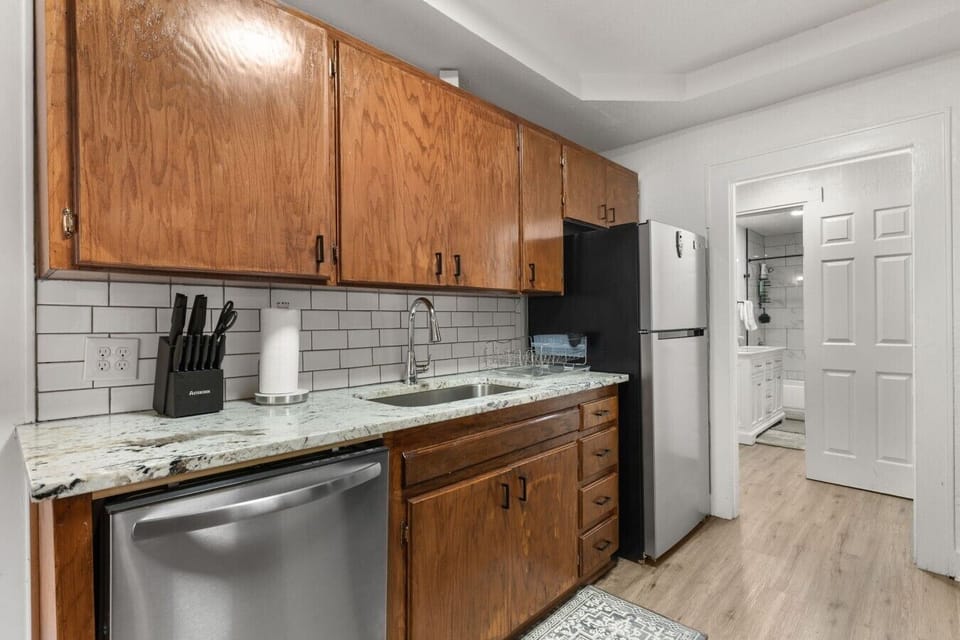 11-web-or-mls-2001-lucile-ave