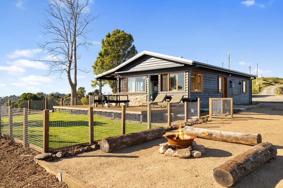 Lakeview Farm with outdoor dining, sunlounges and firepit area