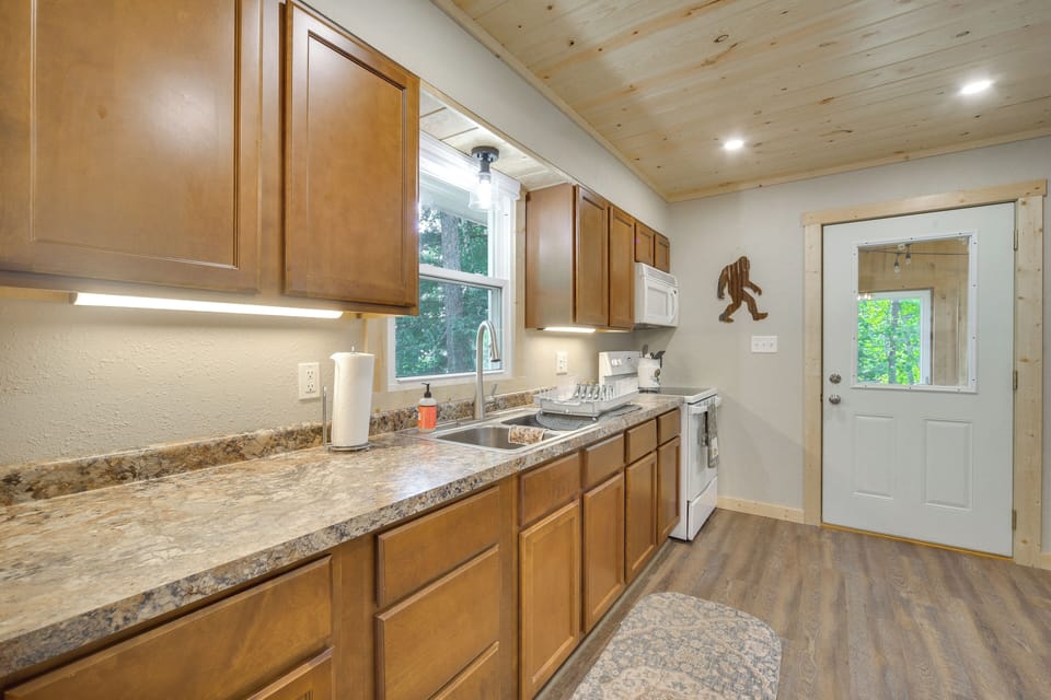 Kitchen | Main Floor