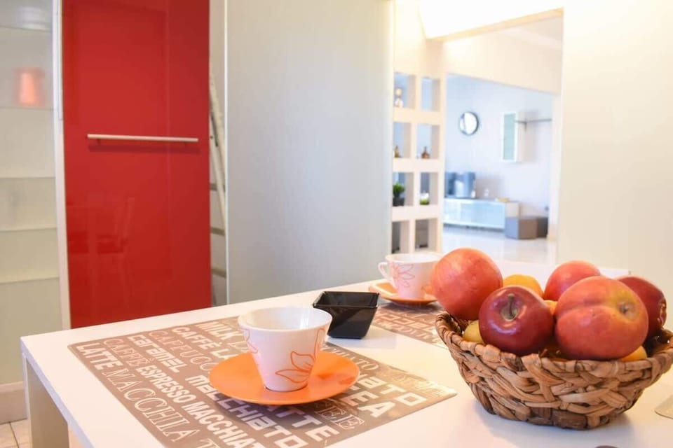 Details of the kitchen – Fruit, light, and fresh energy

