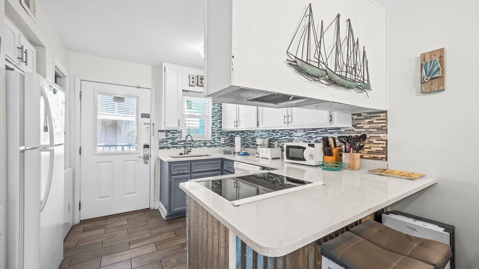 Harbor House B19 - Fully equipped kitchen with a coffee maker, toaster, and all the essentials.