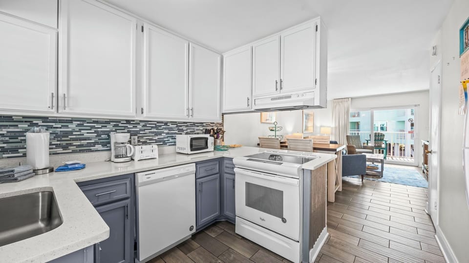 Harbor House B19 - Kitchen area