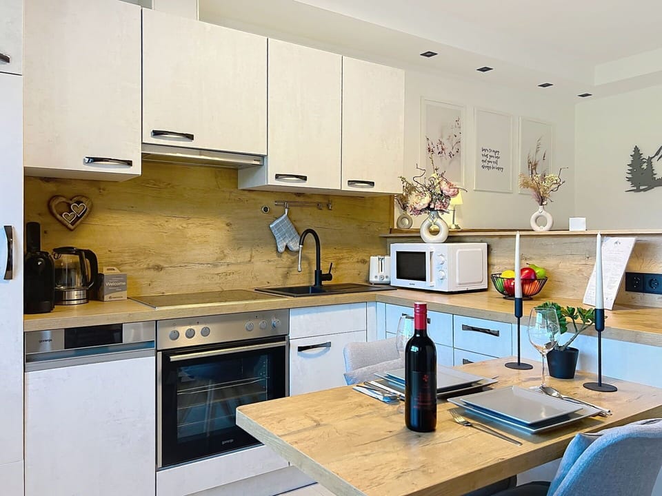 Kitchen Appliance, Furniture, Countertop, Kitchen, Cabinetry, Major Appliance, Interior Design, Flooring, Wood, Home Appliance