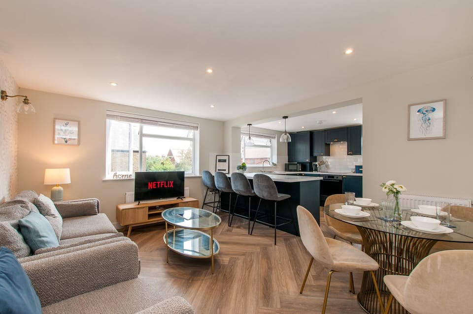 Living Room / Kitchen