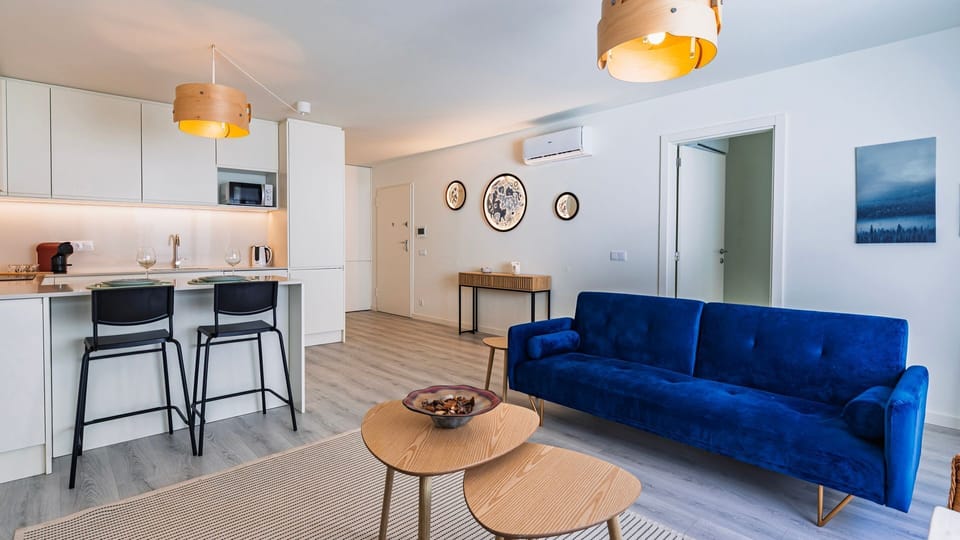 A bright and welcoming space to relax after a day exploring Peniche.
#LivingRoom #OpenPlan #ModernApartment #FullyEquippedKitchen #AirConditioning #Portugal #PT #Peniche #LovelyStay