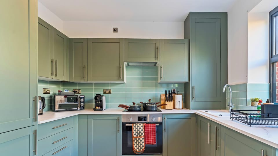 Fully equipped kitchen for everyday cooking