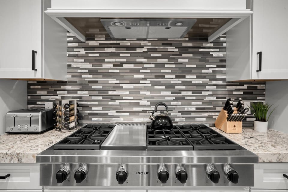 Stove & Kitchen • 1st Floor