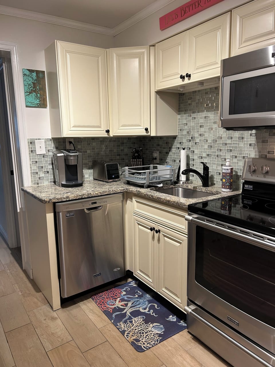 Fully stocked kitchen , supports snacks or full meals.