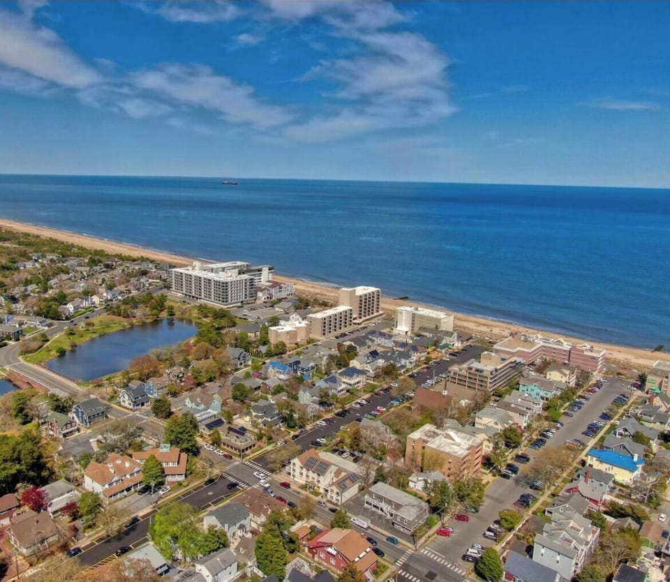 Just 1 block back from the beach & boardwalk! 
