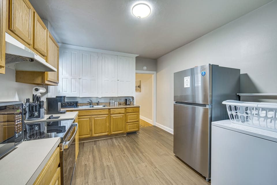 Kitchen | Microwave | 1st Floor