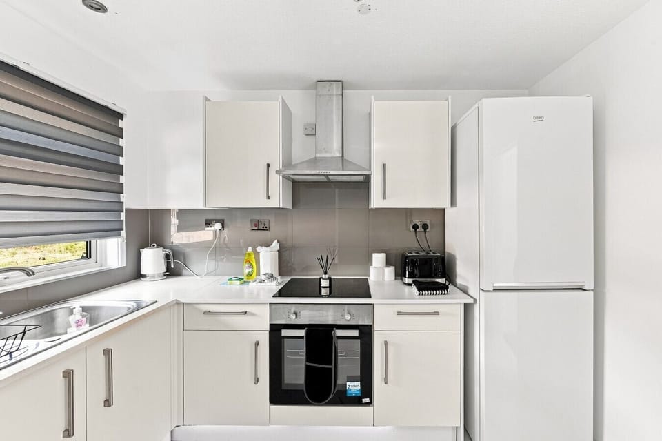 Newly fitted kitchen withe everything you need to prepare a home cooked meal.