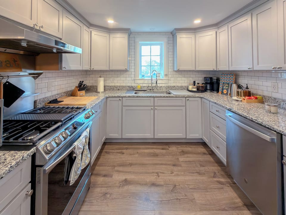 Fully equipped kitchen with modern appliances and plenty of space for cooking.
