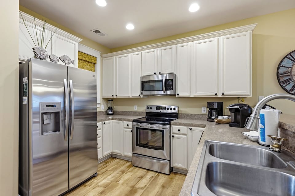 624 Ratoon Lane - Kitchen