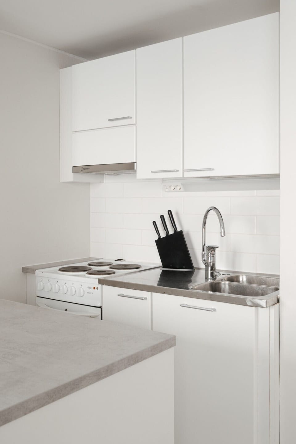 Fully renovated kitchen with stove, oven and quality cookware