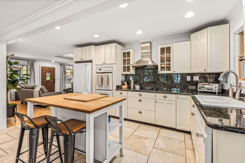 A well-appointed kitchen designed for everything from quick breakfasts to family dinners.