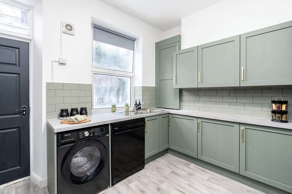 Fully equipped kitchen with modern appliances and plenty of storage.