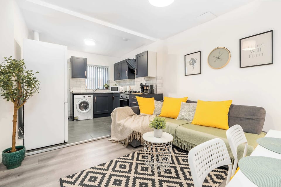 Open Plan Kitchen and Lounge