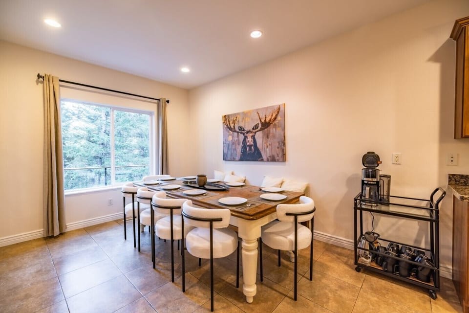 Dining Room 10