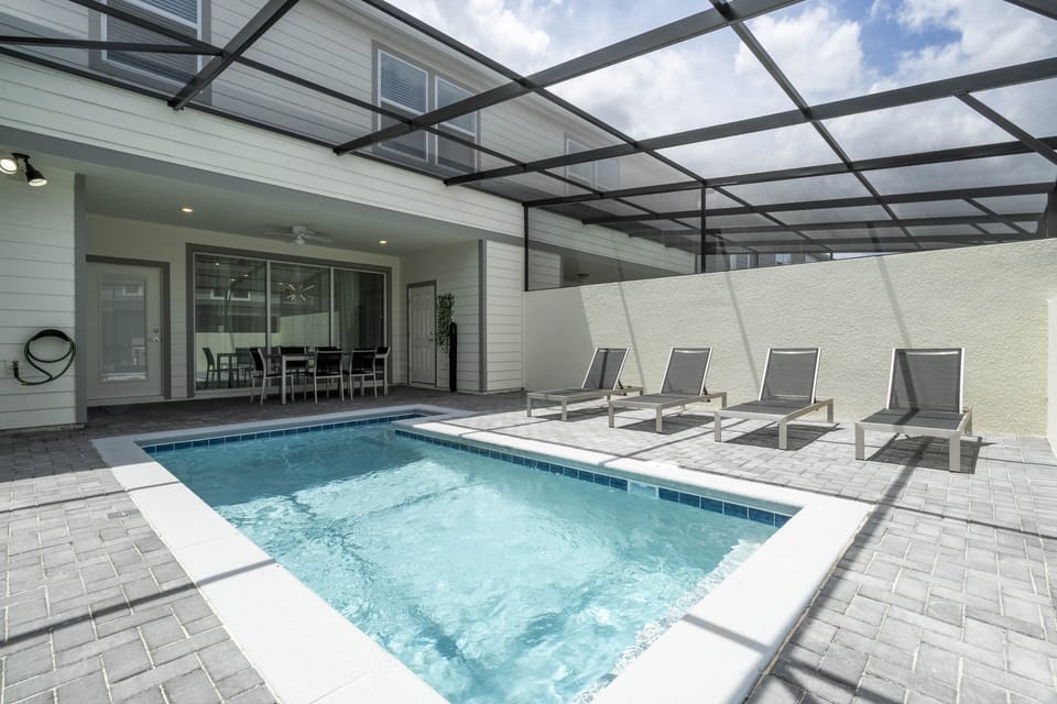 Private splash pool