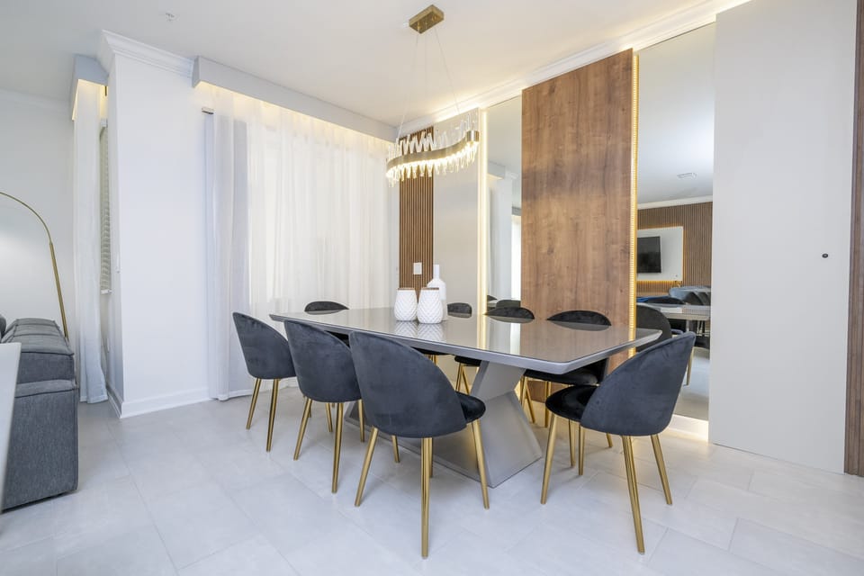 Dining for 8 people