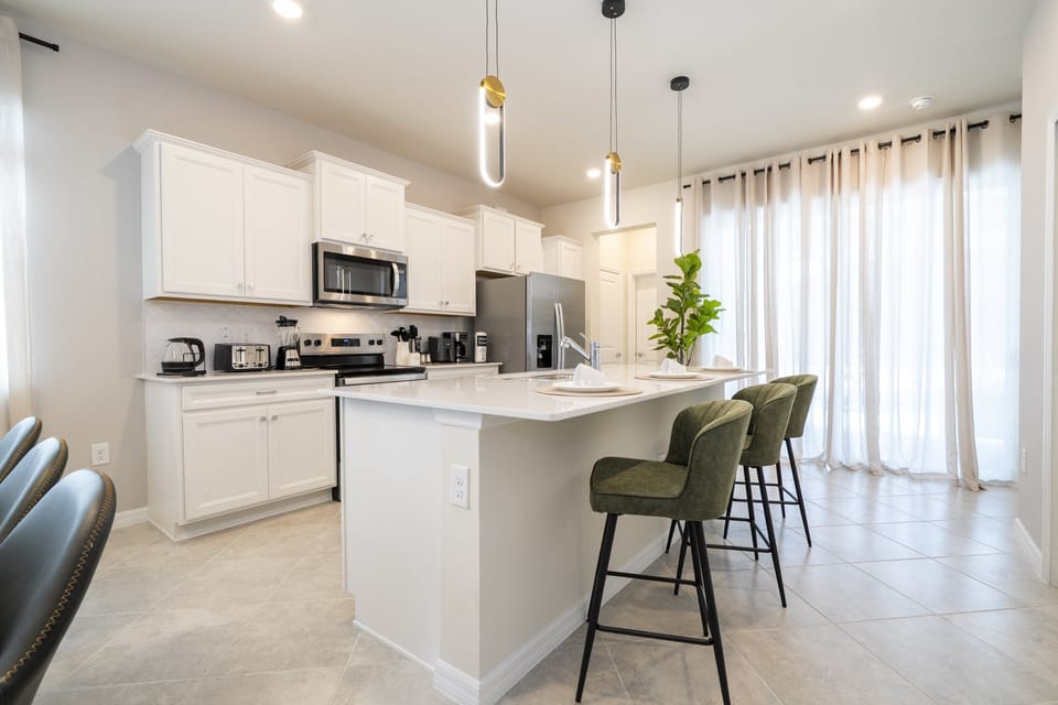 Kitchen breakfast bar