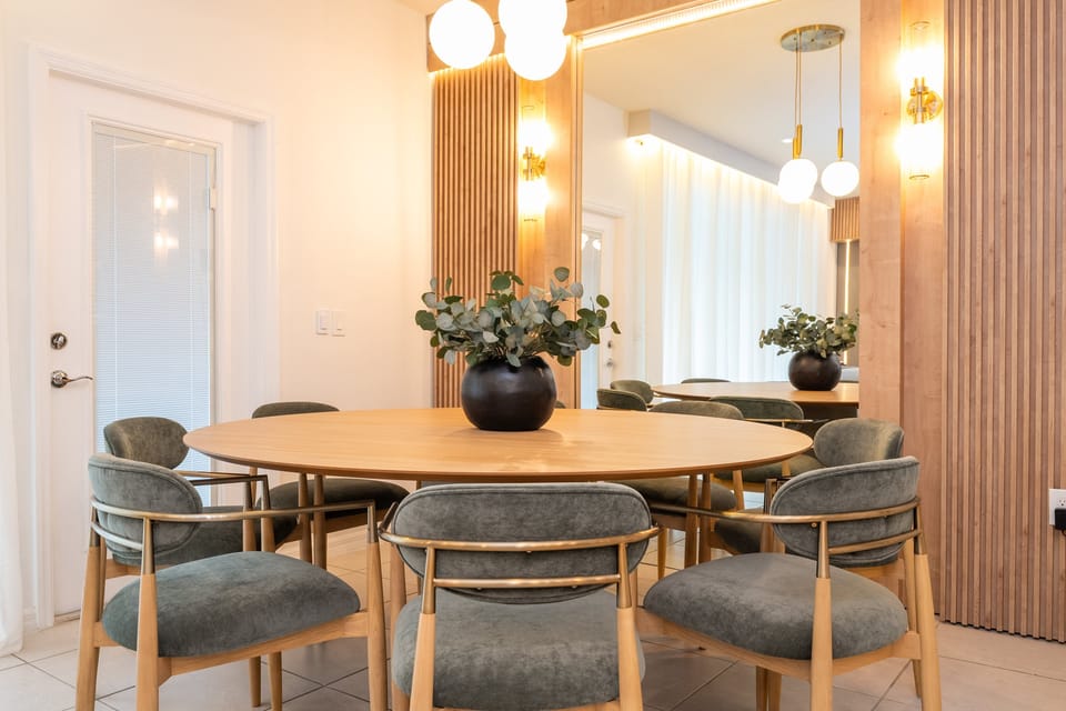 Open floor concept living & dining