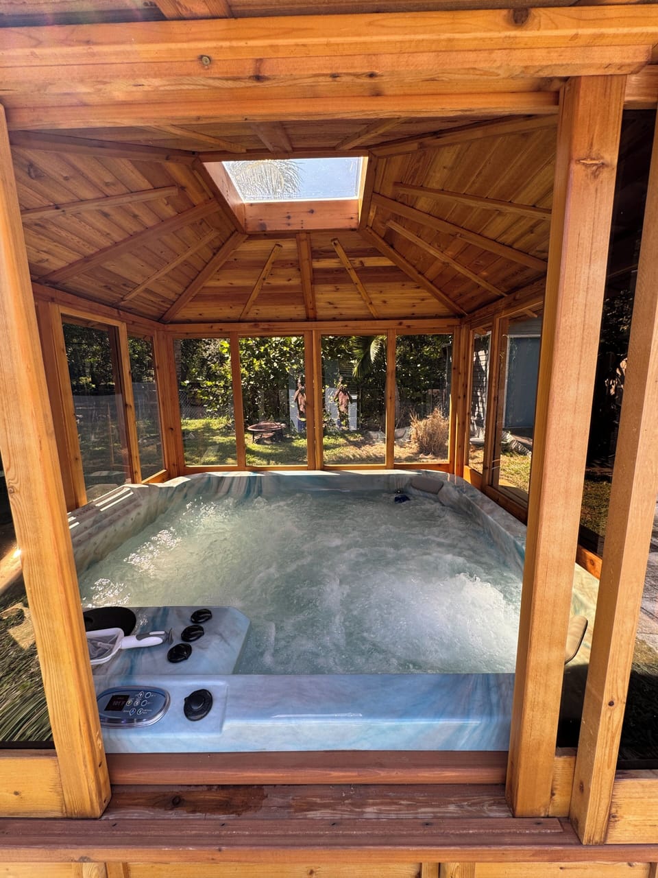 Outdoor spa tub