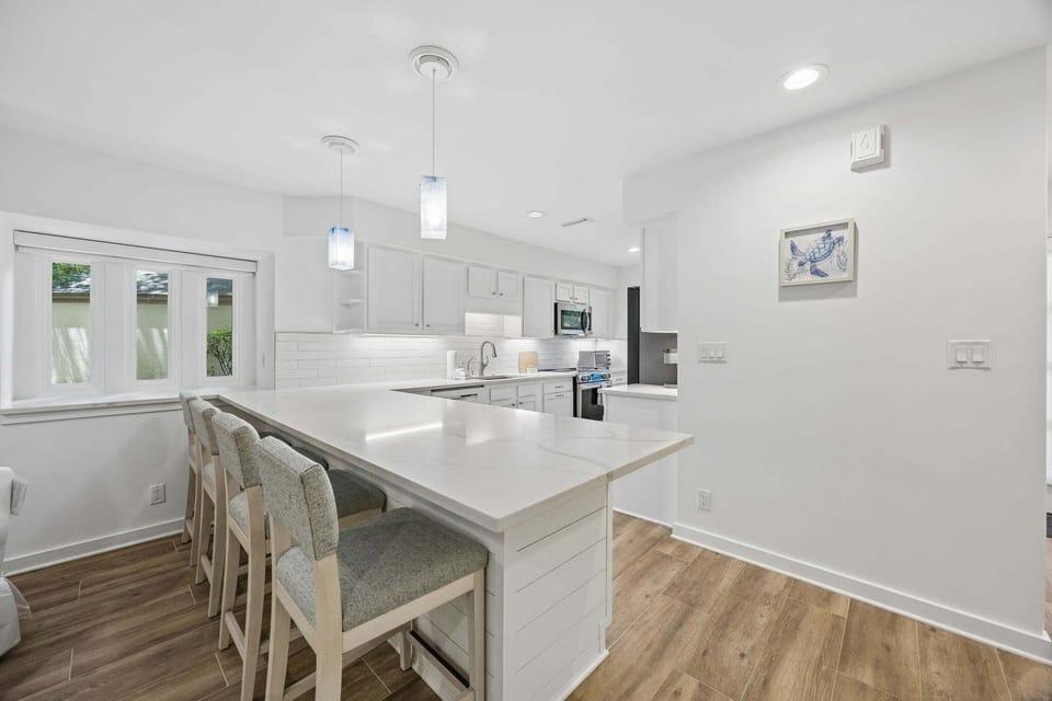 Kitchen with breakfast bar area