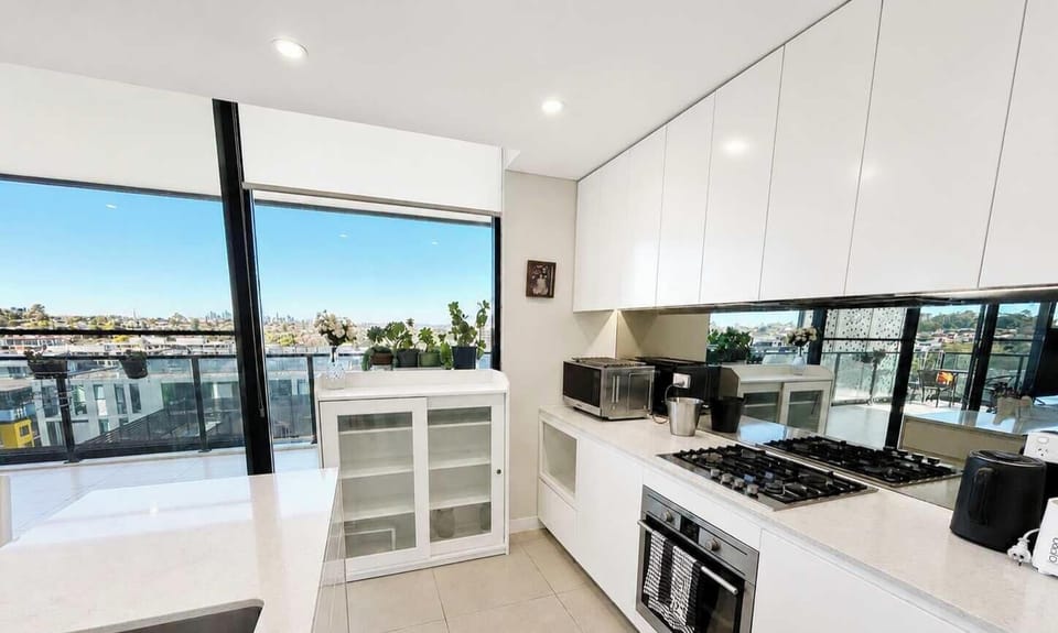 Full kitchen